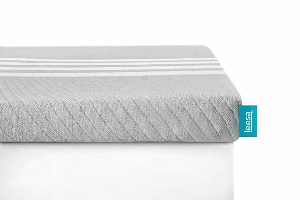 Leesa Topper